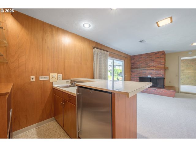 2872 SARAH Ln, Eugene, OR 97408