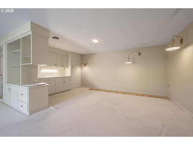 2872 SARAH Ln, Eugene, OR 97408