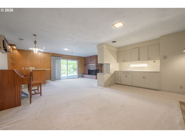 2872 SARAH Ln, Eugene, OR 97408