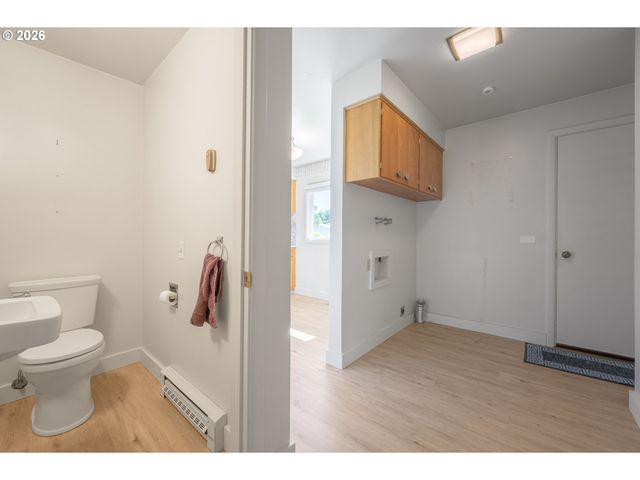 2872 SARAH Ln, Eugene, OR 97408