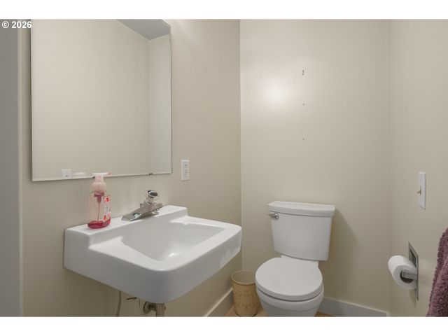 2872 SARAH Ln, Eugene, OR 97408