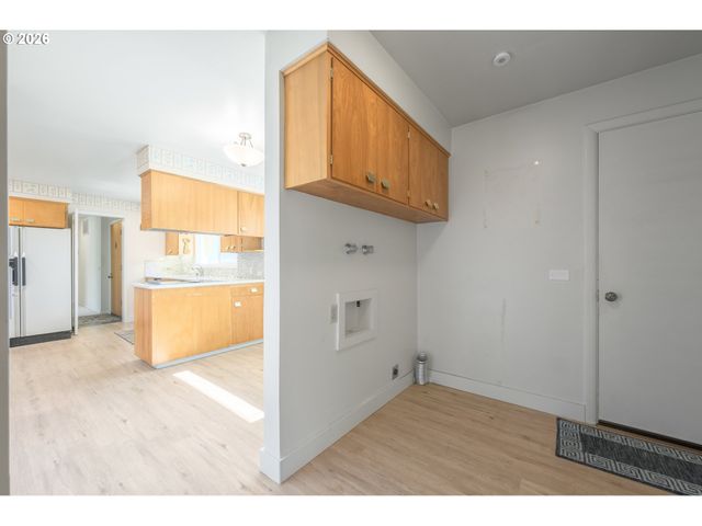 2872 SARAH Ln, Eugene, OR 97408