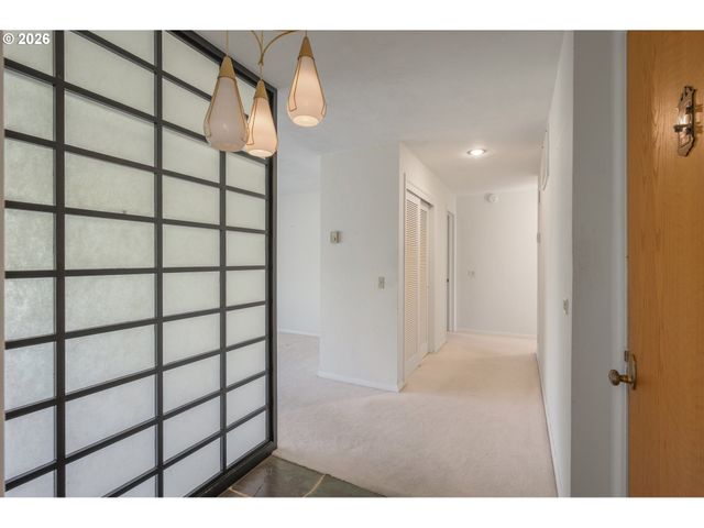 2872 SARAH Ln, Eugene, OR 97408