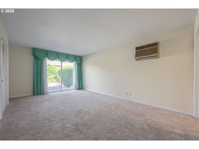 2872 SARAH Ln, Eugene, OR 97408