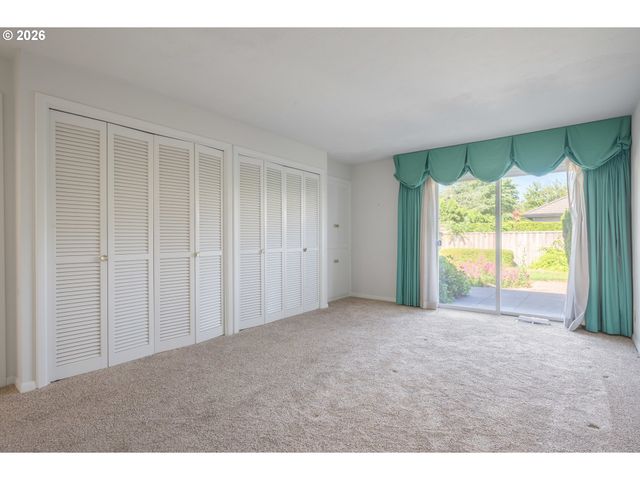 2872 SARAH Ln, Eugene, OR 97408
