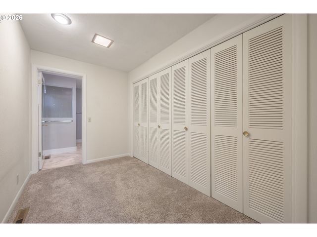 2872 SARAH Ln, Eugene, OR 97408