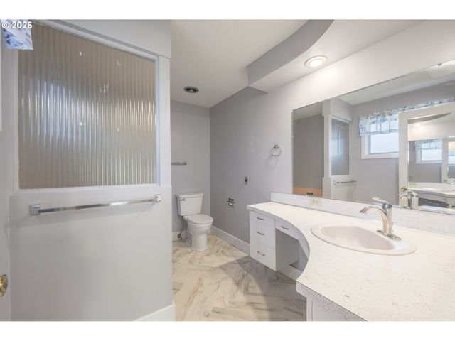 2872 SARAH Ln, Eugene, OR 97408