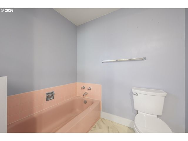 2872 SARAH Ln, Eugene, OR 97408