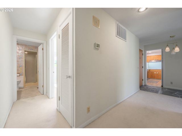 2872 SARAH Ln, Eugene, OR 97408
