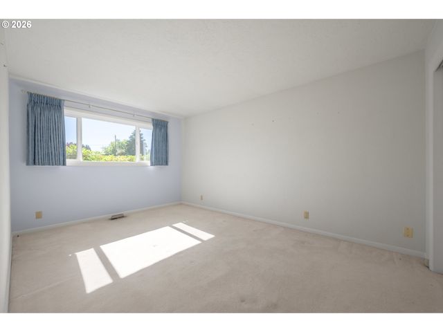 2872 SARAH Ln, Eugene, OR 97408
