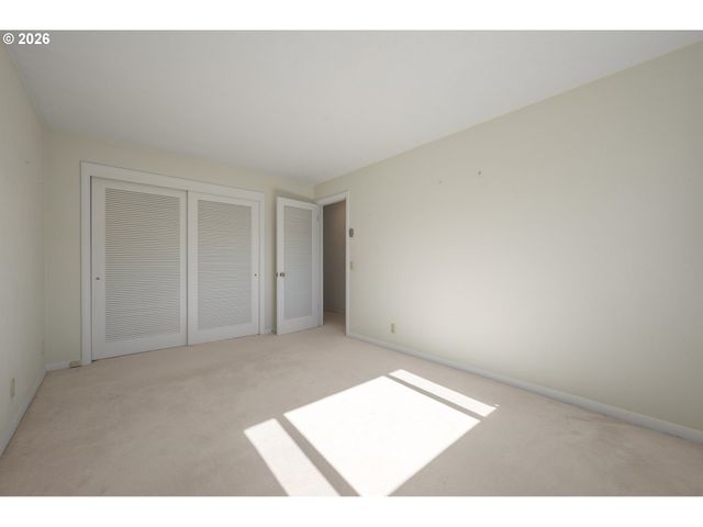 2872 SARAH Ln, Eugene, OR 97408