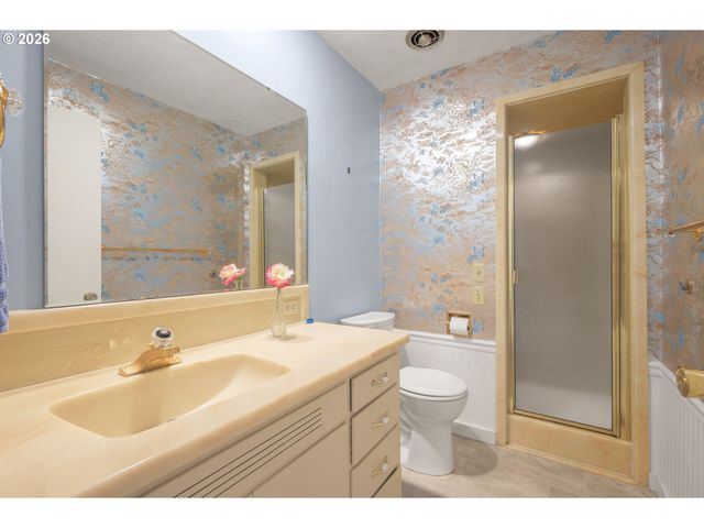 2872 SARAH Ln, Eugene, OR 97408