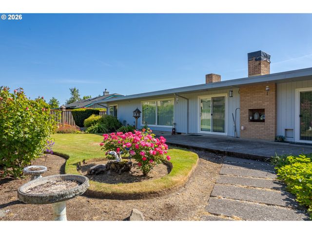 2872 SARAH Ln, Eugene, OR 97408