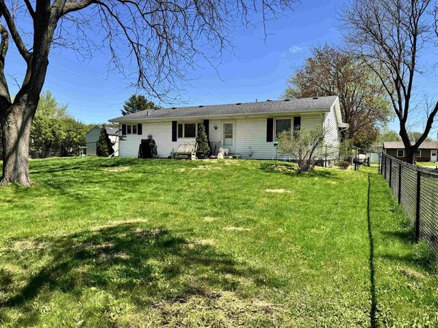 416 Lexington Parkway, Deforest, WI 53532