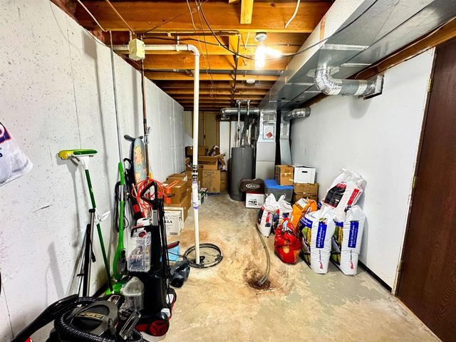 416 Lexington Parkway, Deforest, WI 53532