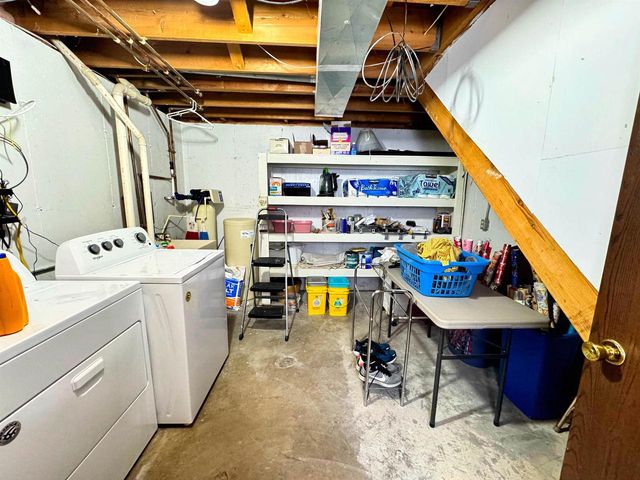 416 Lexington Parkway, Deforest, WI 53532