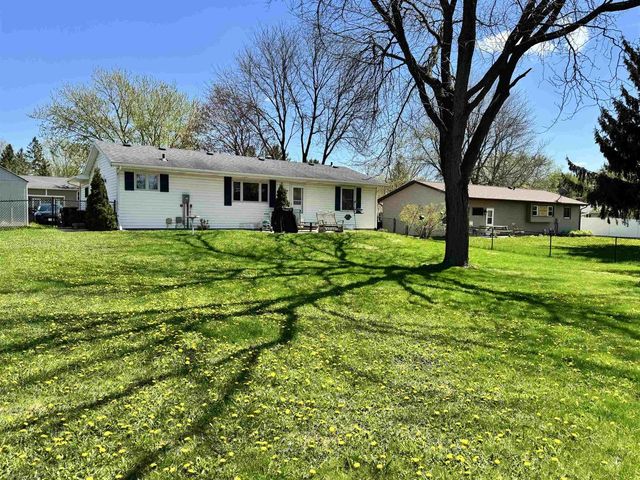 416 Lexington Parkway, Deforest, WI 53532