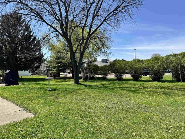 416 Lexington Parkway, Deforest, WI 53532