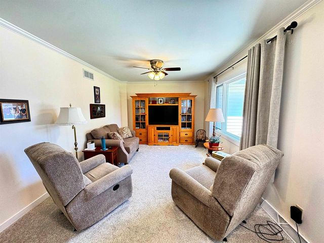 416 Lexington Parkway, Deforest, WI 53532
