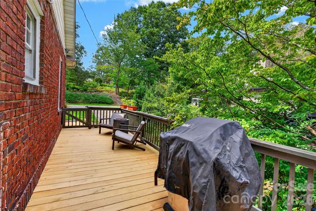 70 Saint Dunstans Circle, Asheville, NC 28803