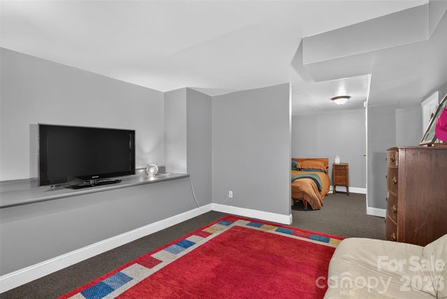 70 Saint Dunstans Circle, Asheville, NC 28803