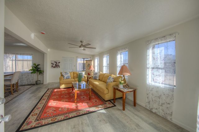 327 Homesite Lane NW, Albuquerque, NM 87114