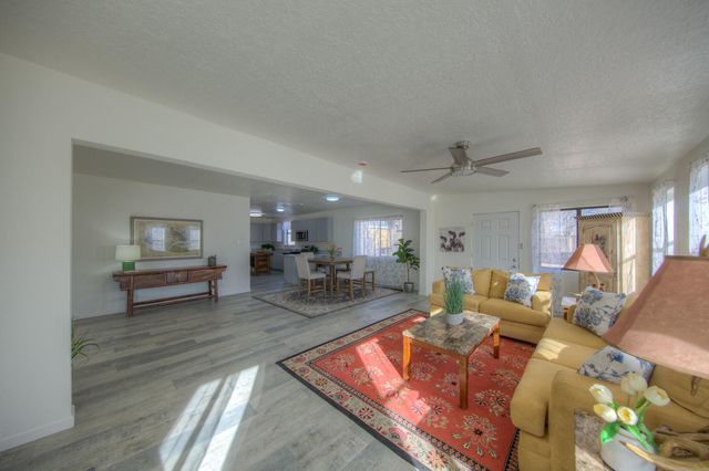 327 Homesite Lane NW, Albuquerque, NM 87114