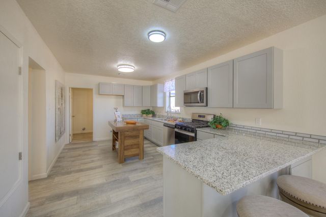 327 Homesite Lane NW, Albuquerque, NM 87114