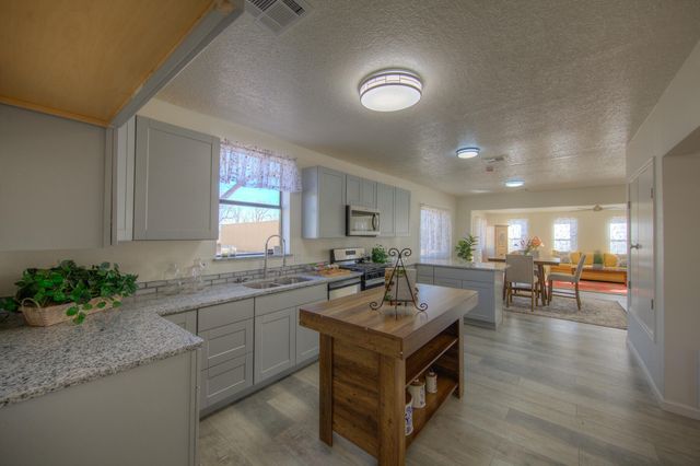 327 Homesite Lane NW, Albuquerque, NM 87114