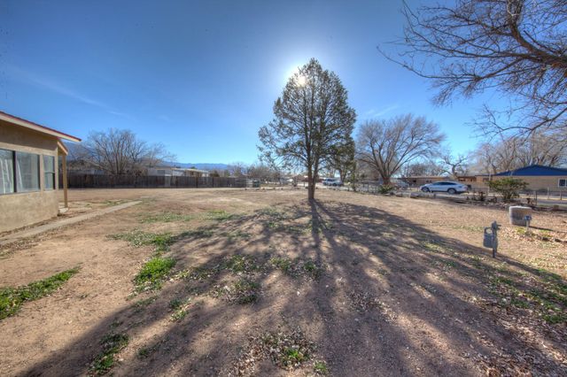327 Homesite Lane NW, Albuquerque, NM 87114