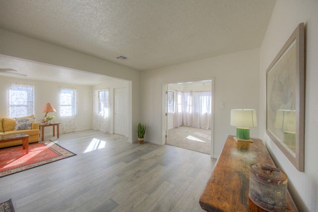 327 Homesite Lane NW, Albuquerque, NM 87114