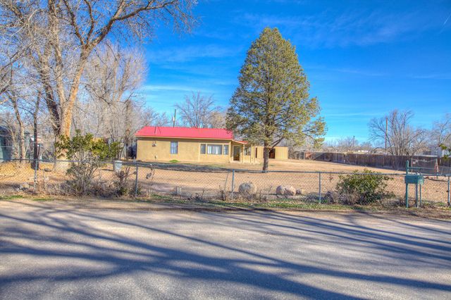 327 Homesite Lane NW, Albuquerque, NM 87114