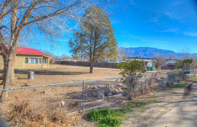 327 Homesite Lane NW, Albuquerque, NM 87114