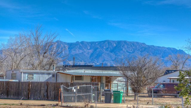 327 Homesite Lane NW, Albuquerque, NM 87114