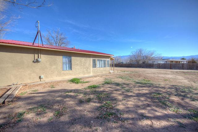 327 Homesite Lane NW, Albuquerque, NM 87114