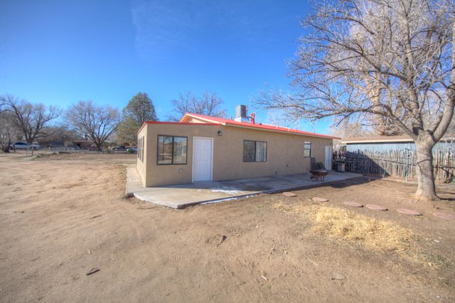 327 Homesite Lane NW, Albuquerque, NM 87114