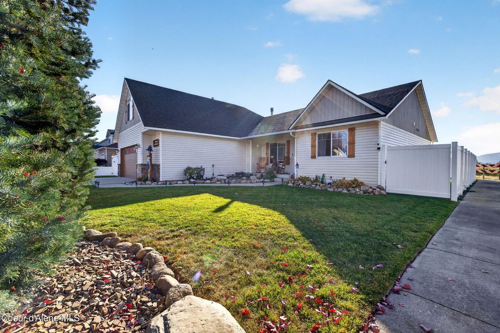 2179 E Decaro LOOP, Post Falls, ID 83854 photo 2