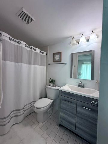 850 SW 133rd Terrace 315b, Pembroke Pines, FL 33027