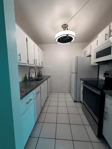 850 SW 133rd Terrace 315b, Pembroke Pines, FL 33027