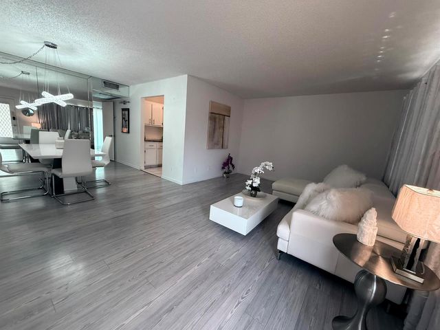 850 SW 133rd Terrace 315b, Pembroke Pines, FL 33027