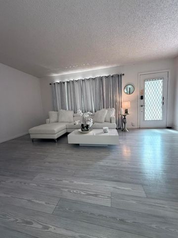 850 SW 133rd Terrace 315b, Pembroke Pines, FL 33027