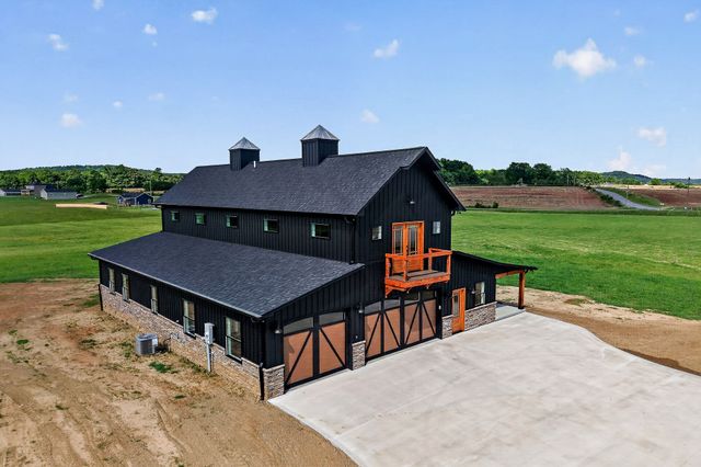 123 Cattlemans Dr, Sparta, TN 38583