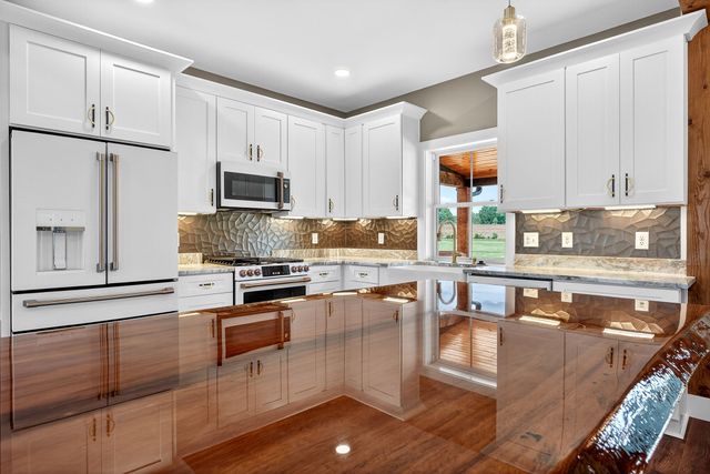 123 Cattlemans Dr, Sparta, TN 38583