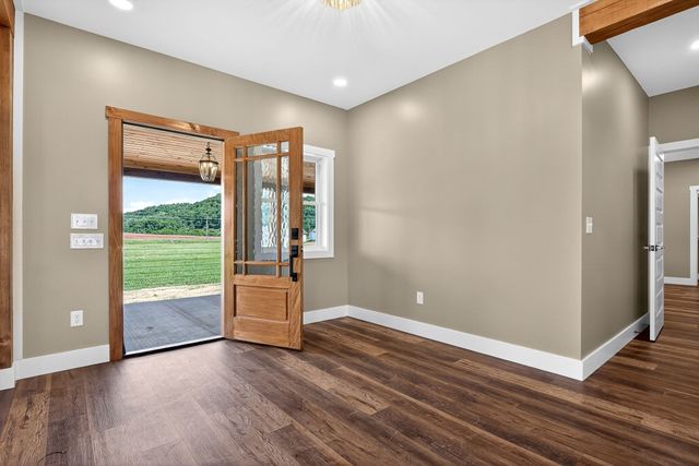 123 Cattlemans Dr, Sparta, TN 38583