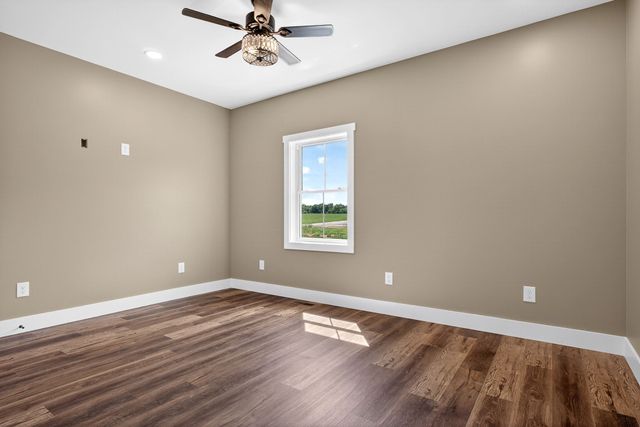123 Cattlemans Dr, Sparta, TN 38583