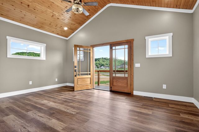 123 Cattlemans Dr, Sparta, TN 38583