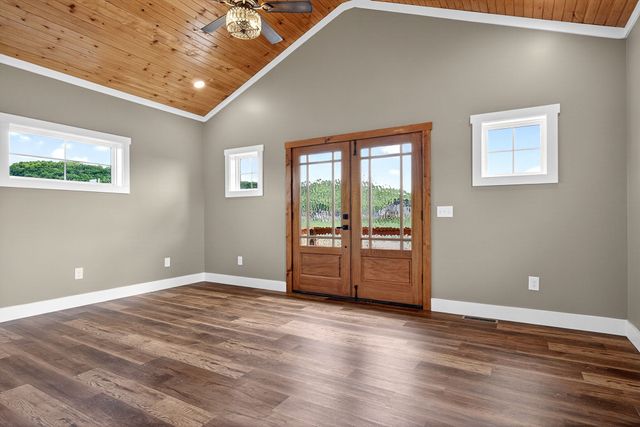 123 Cattlemans Dr, Sparta, TN 38583