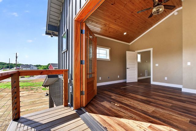 123 Cattlemans Dr, Sparta, TN 38583