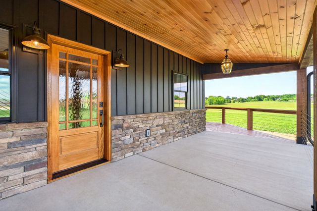 123 Cattlemans Dr, Sparta, TN 38583