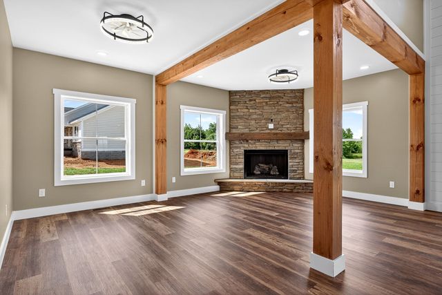 123 Cattlemans Dr, Sparta, TN 38583